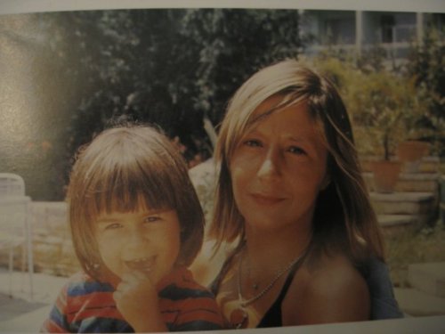 yasamin-dehlizlerinde-gezinen-kadin-tezer-ozlu-4