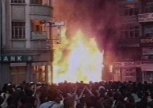 madimak-oteli-yaniyor